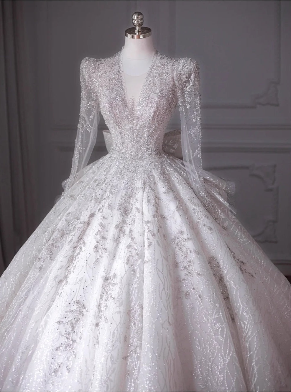 Exquisite Sheer Tulle Long Sleeve A-Line Bridal Dress French Style Mesh Trimmed Neckline Beading Applique Lace-Up Cutout Back Wedding Dress AP2208