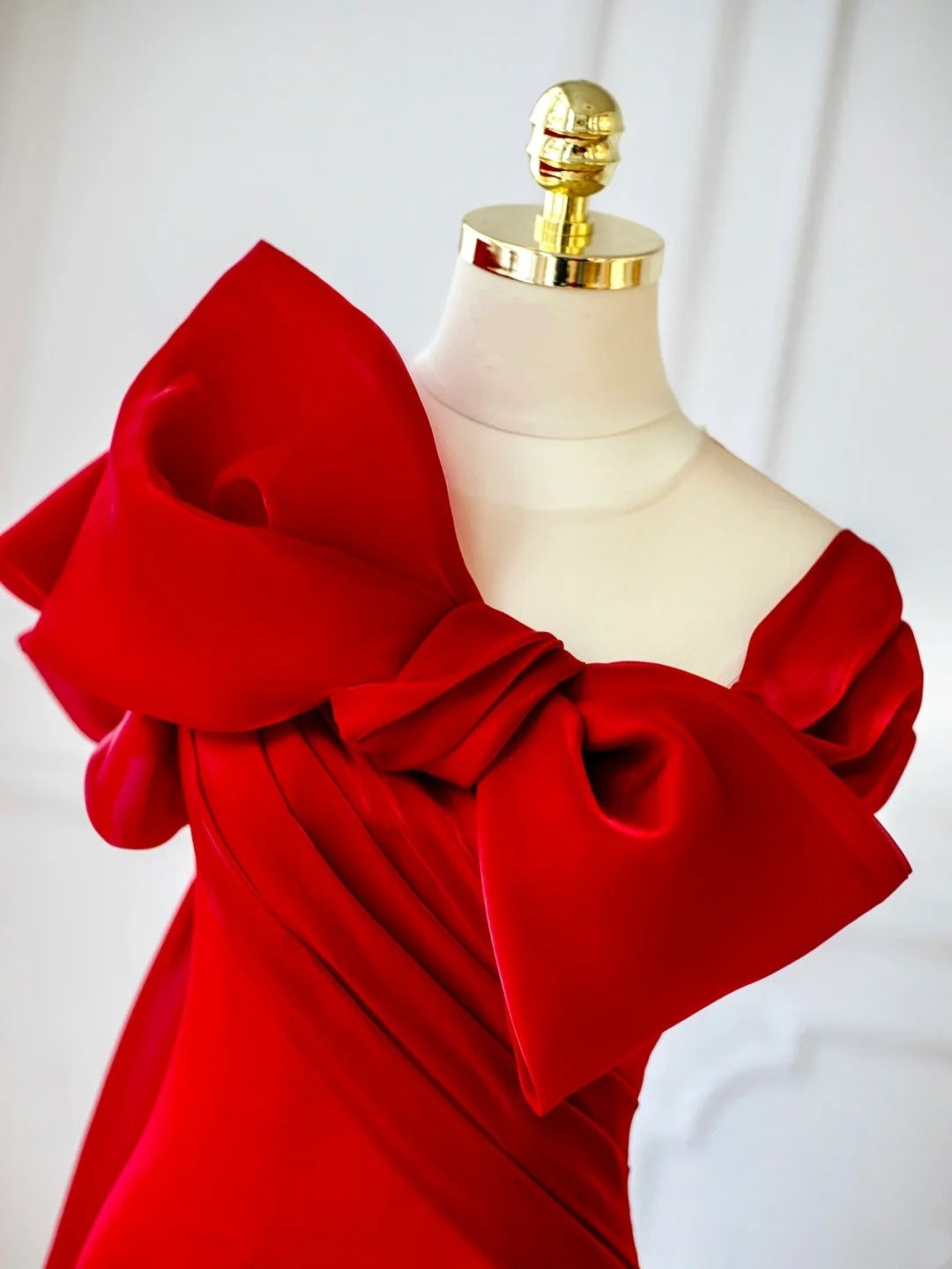 Eye-Catching Red Mesh Trimmed Round Neckline Mermaid Maxi Dress Unique Oversized Bow Accent Button Closure Prom Dress AP2210