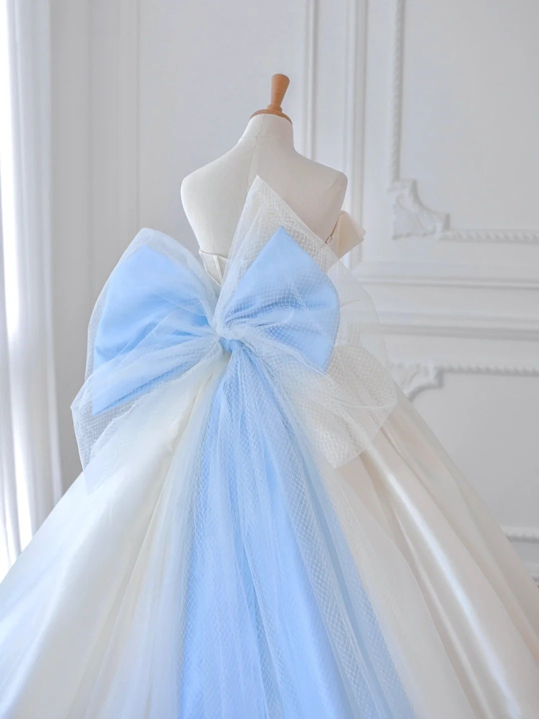 Romantic Crystal Accent Strapless Ruffled Satin Maxi Dress Charming Mesh Spliced Big Bow A-Line Prom Dress AP2211