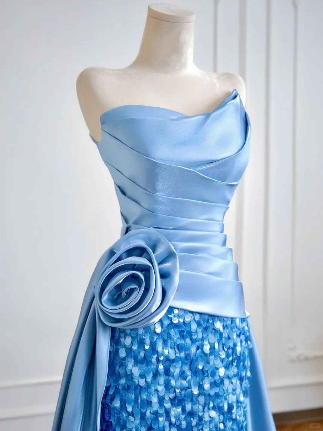 Charming Strapless Handmade Flower Design Maxi Dress Exquisite Sequins Accent Sheath Draped Satin Bodice Prom Dress AP2220