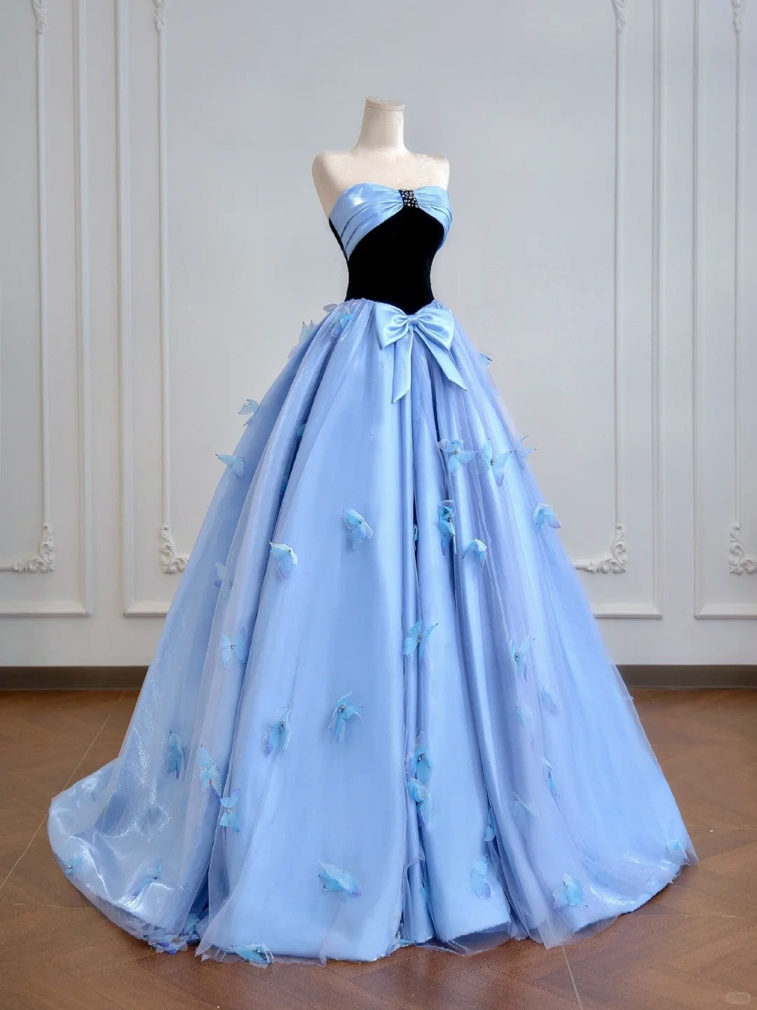 Glamorous Beaded Strapless Light Blue Tulle Overlay Hem Maxi Dress Cute Black Bodice 3D Butterfly Decor Prom Dress AP2221