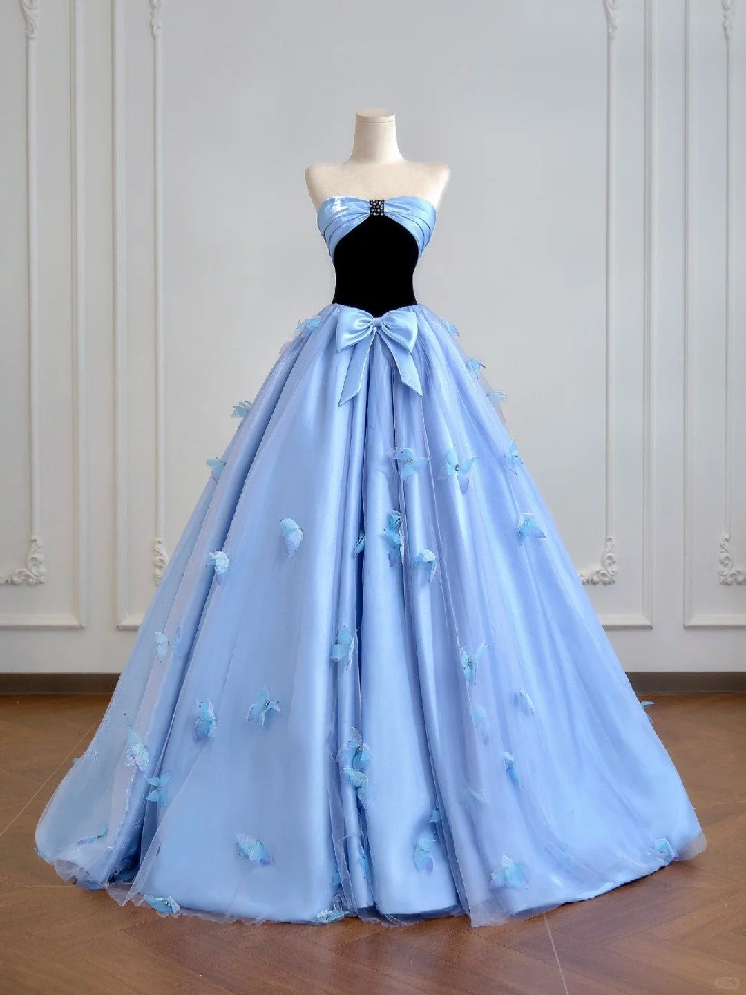 Glamorous Beaded Strapless Light Blue Tulle Overlay Hem Maxi Dress Cute Black Bodice 3D Butterfly Decor Prom Dress AP2221
