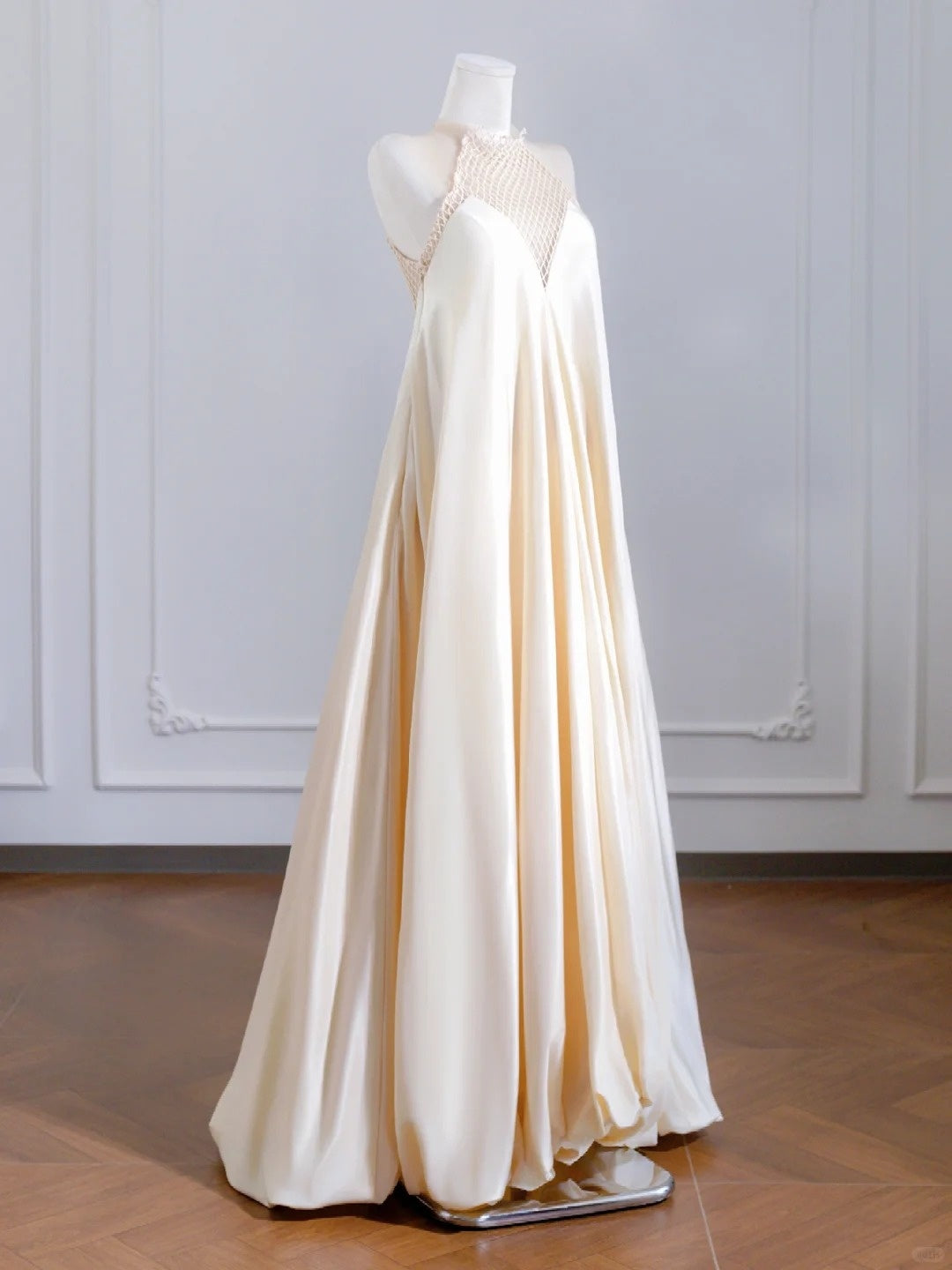 Dreamy Round Neck Mesh Trimmed A-Line Flowing Draped Prom Dress AP2240