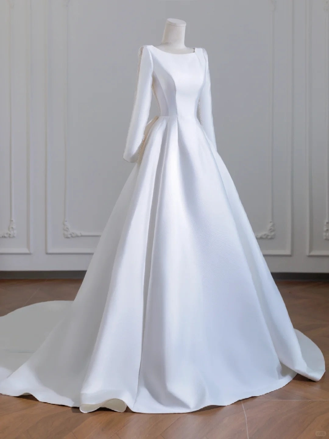 Elegant Satin Long Sleeve A-Line Bridal Dress Lace Back Jewel Neck Wedding Dress AP2245