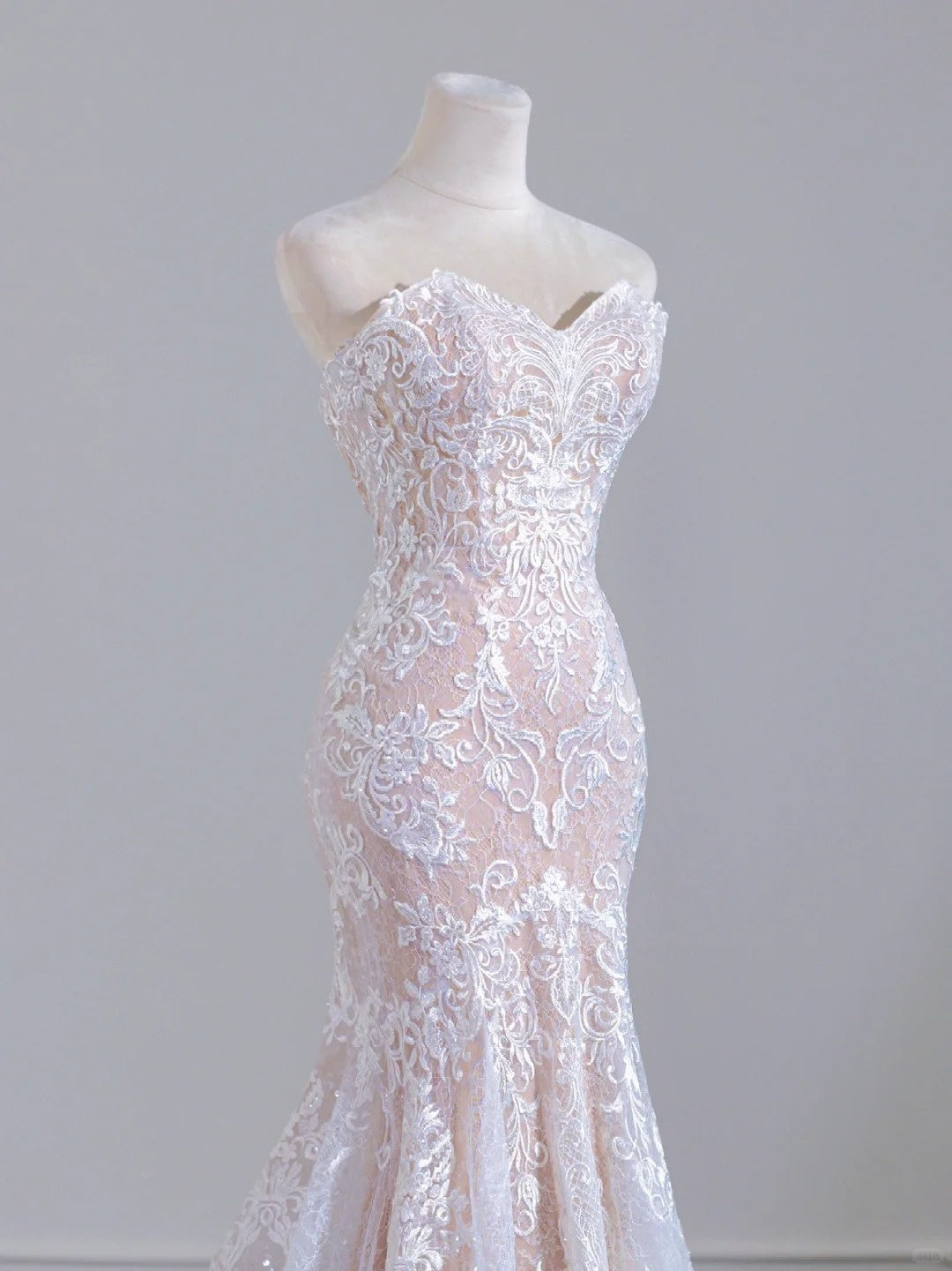 Chic White Strapless Mermaid Lace Tulle Applique Wedding Dress AP2247