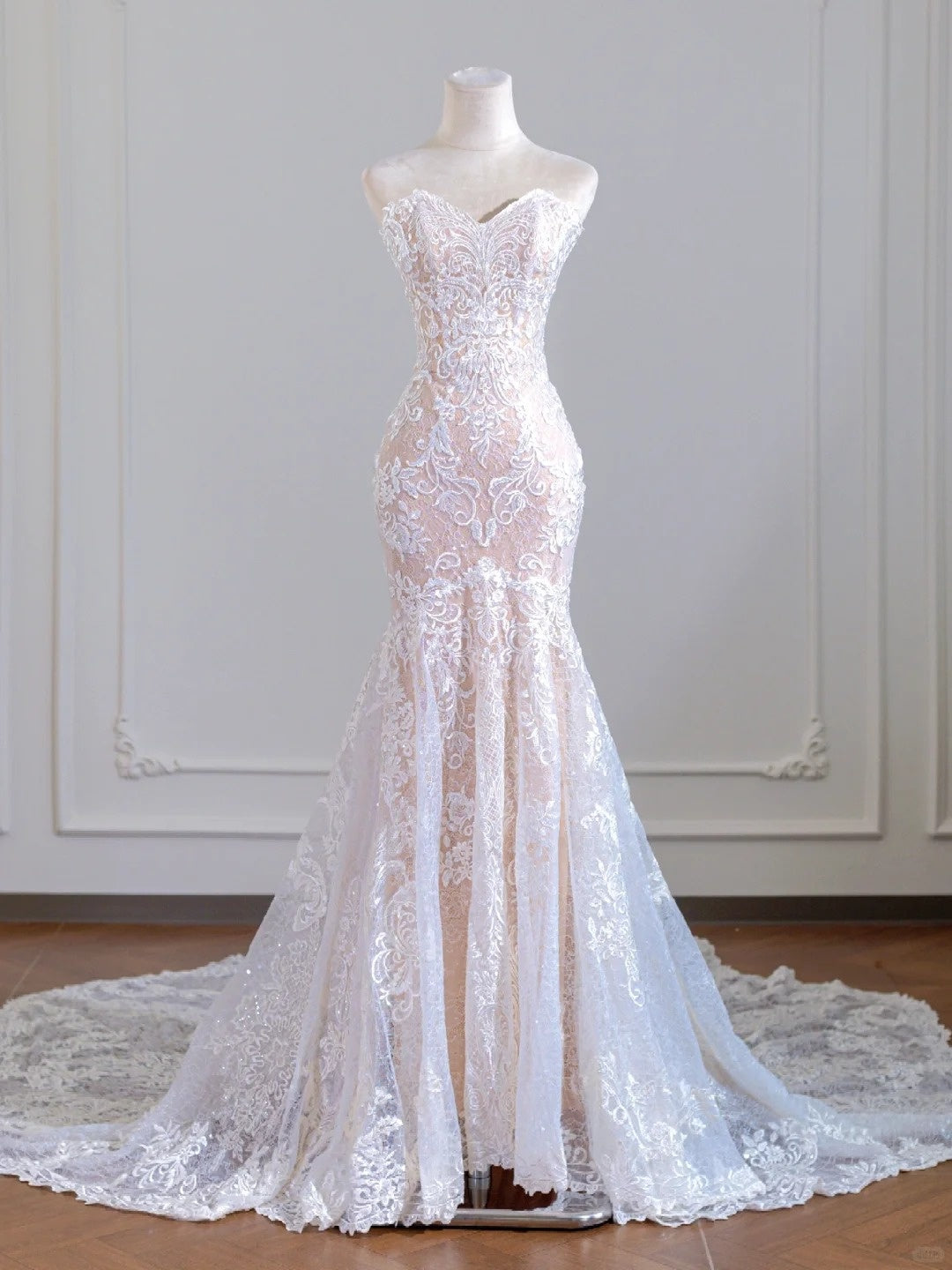 Chic White Strapless Mermaid Lace Tulle Applique Wedding Dress AP2247