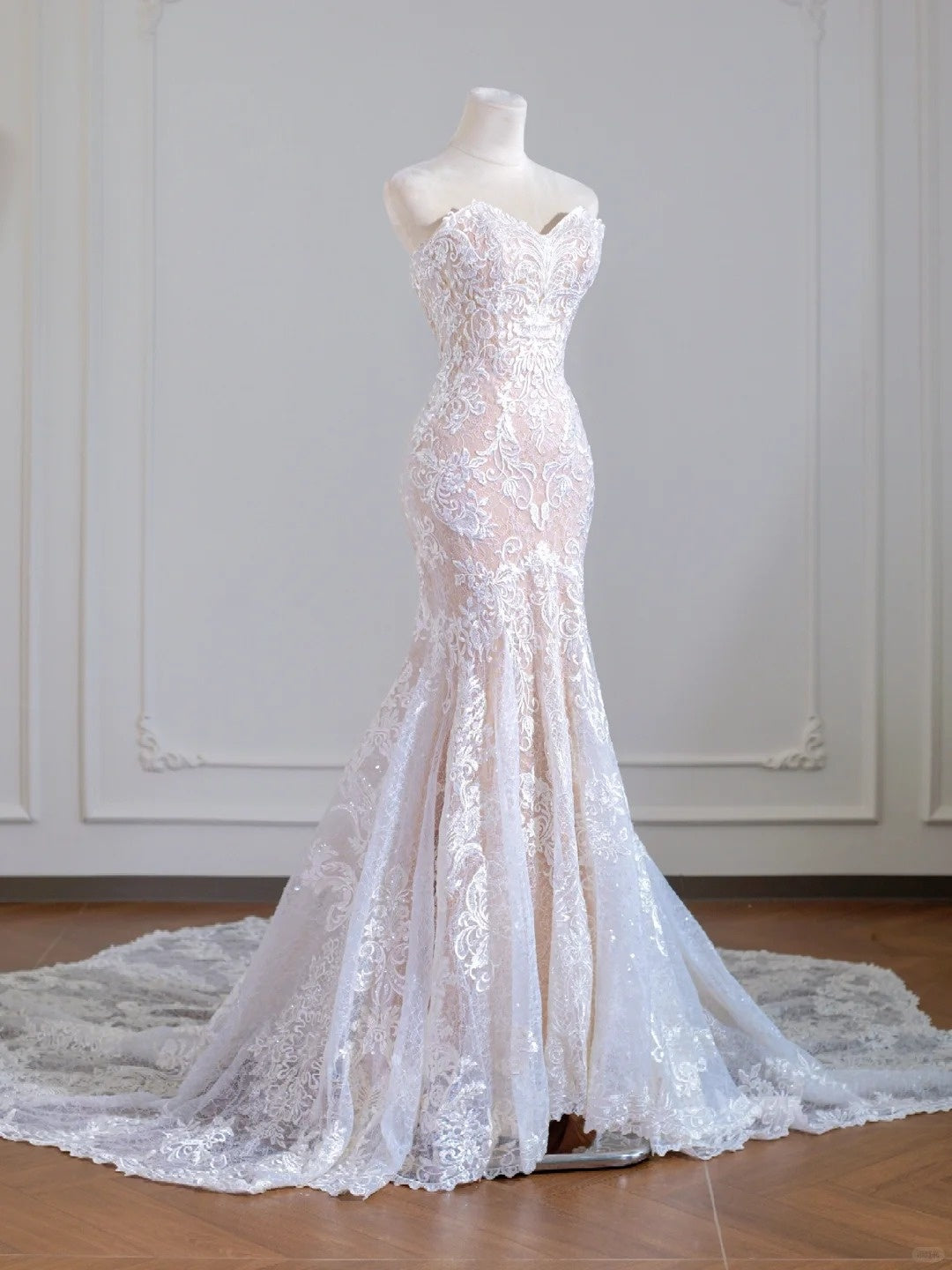 Chic White Strapless Mermaid Lace Tulle Applique Wedding Dress AP2247