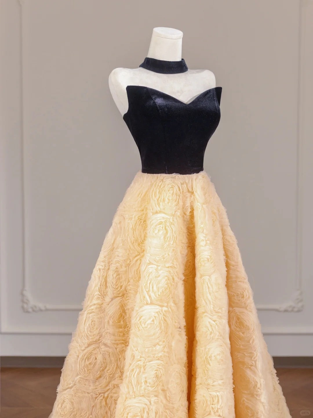 Graceful Strapless Black Bodice A-Line Yellow Textured Flowers Hem Prom Dress AP2253