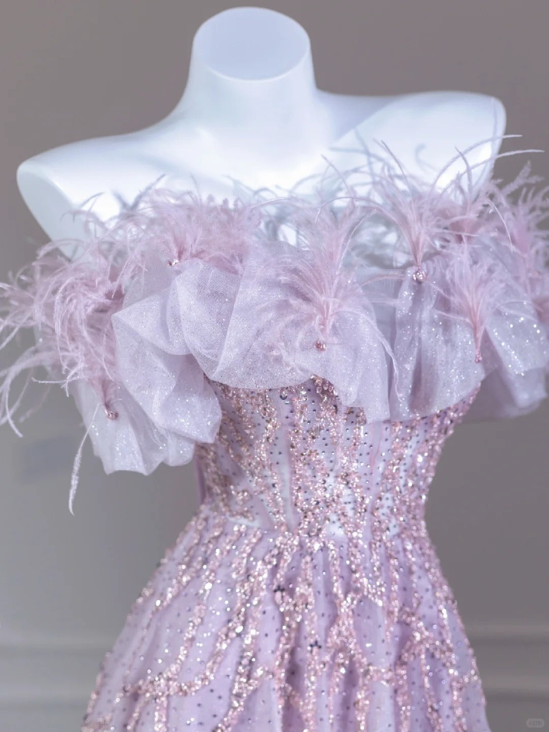 Romantic Beading A-Line Tulle Hem Feather Trim Off-Shoulder Shining Sequins Prom Dress AP2265