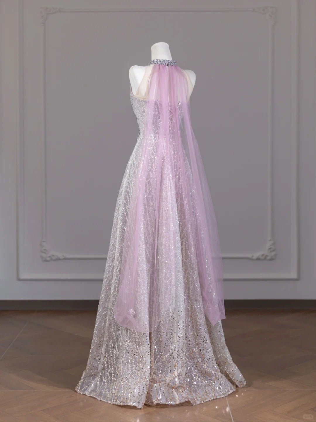 Charming Sleeveless Crystal Design A-Line Sparkly Sequins Mesh Trimmed Halter Prom Dress AP2267