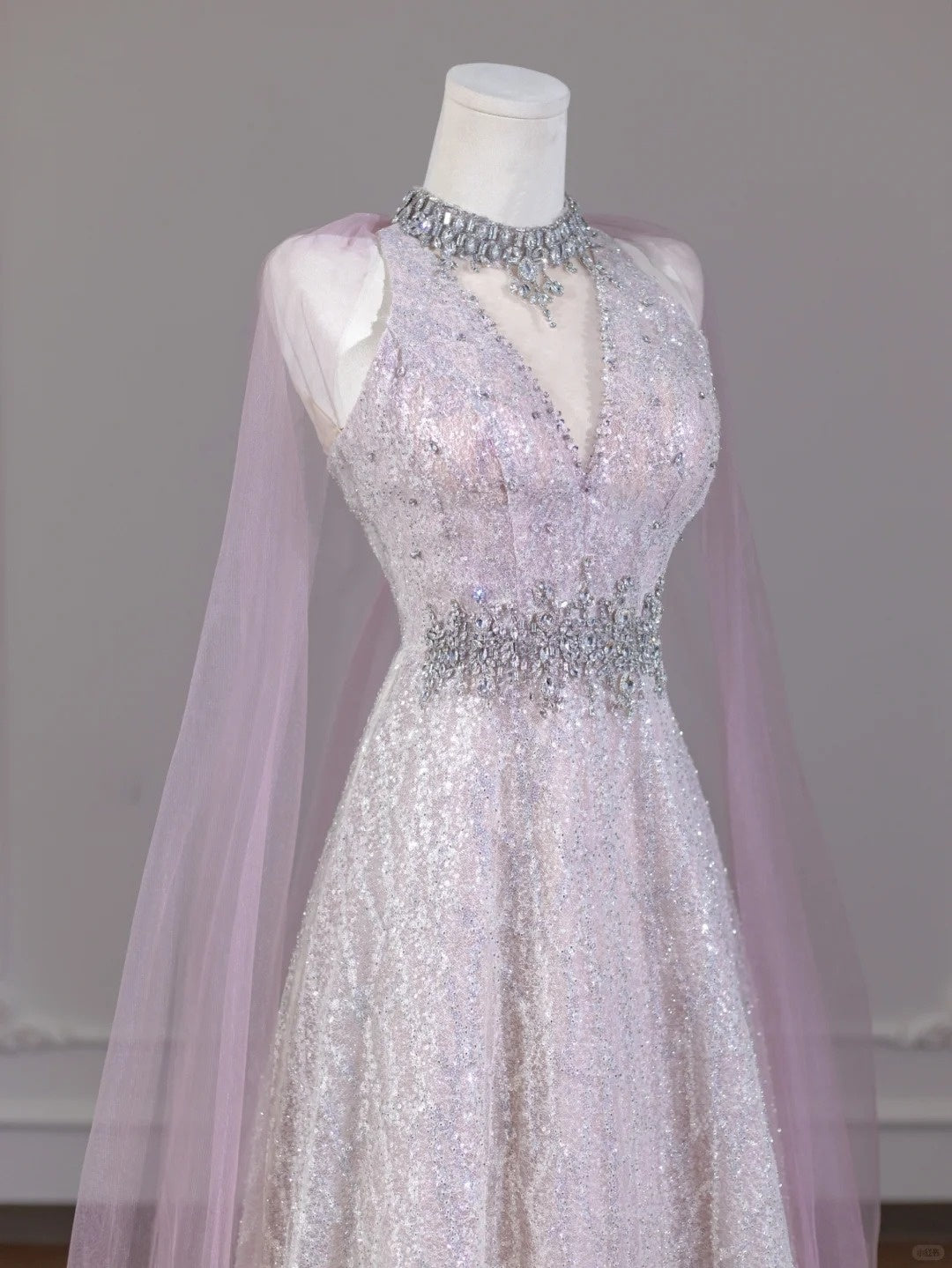 Charming Sleeveless Crystal Design A-Line Sparkly Sequins Mesh Trimmed Halter Prom Dress AP2267