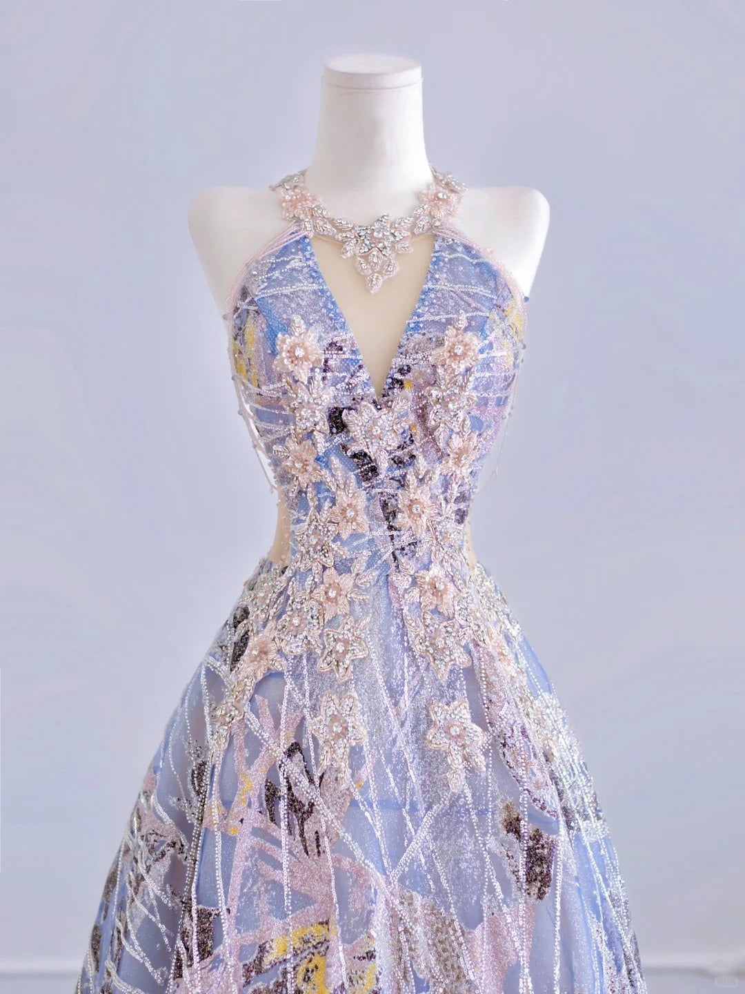 New Tendency Halter Neck Shimmering Crystals Sequins Accent A-Line Beading Prom Dress AP2271