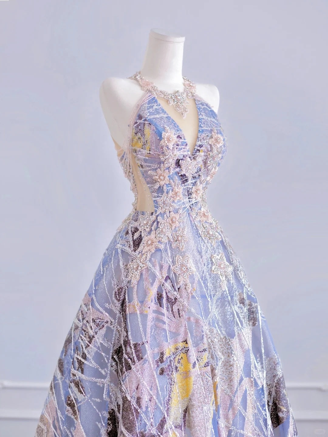 New Tendency Halter Neck Shimmering Crystals Sequins Accent A-Line Beading Prom Dress AP2271