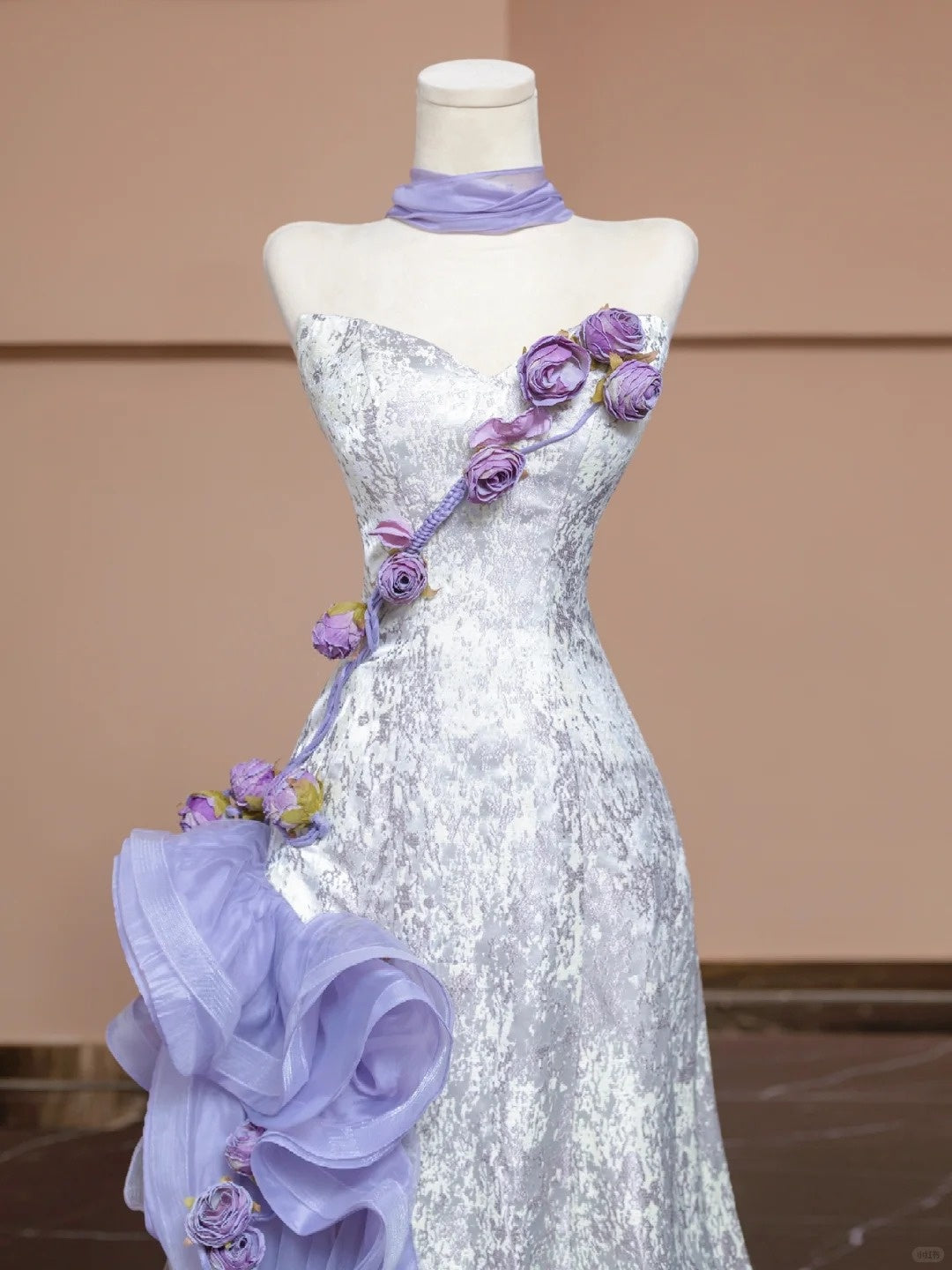 Graceful Handmade Flowers Strapless Ruffled Tulle Trim A-Line Prom Dress AP2274