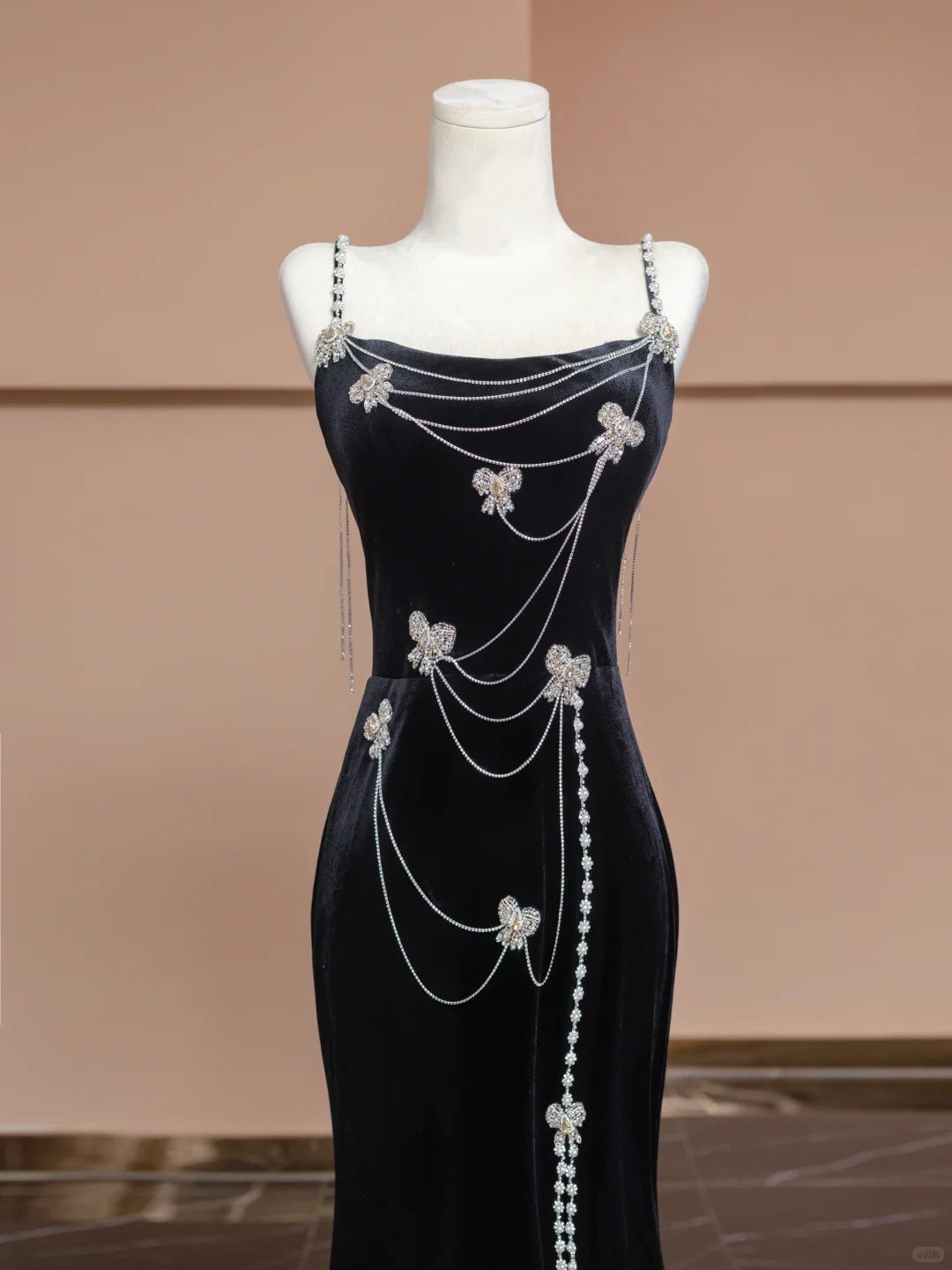 Luxurious Floor-Length Black Velvet Mermaid Hem Beading Spaghetti Straps Prom Dress AP2278