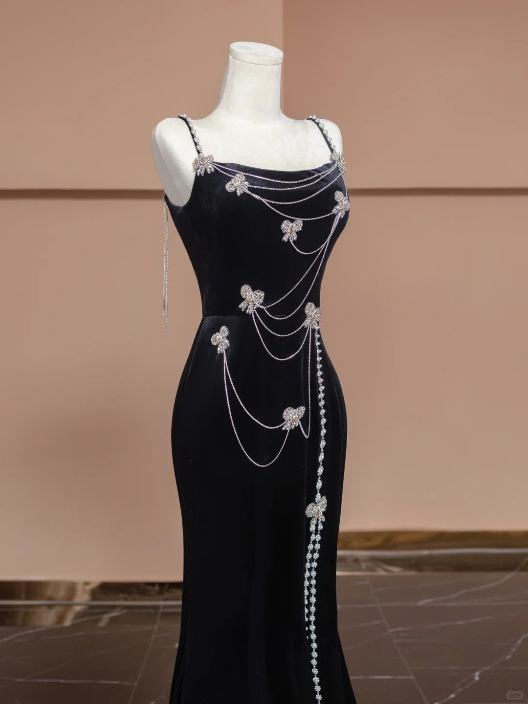 Luxurious Floor-Length Black Velvet Mermaid Hem Beading Spaghetti Straps Prom Dress AP2278