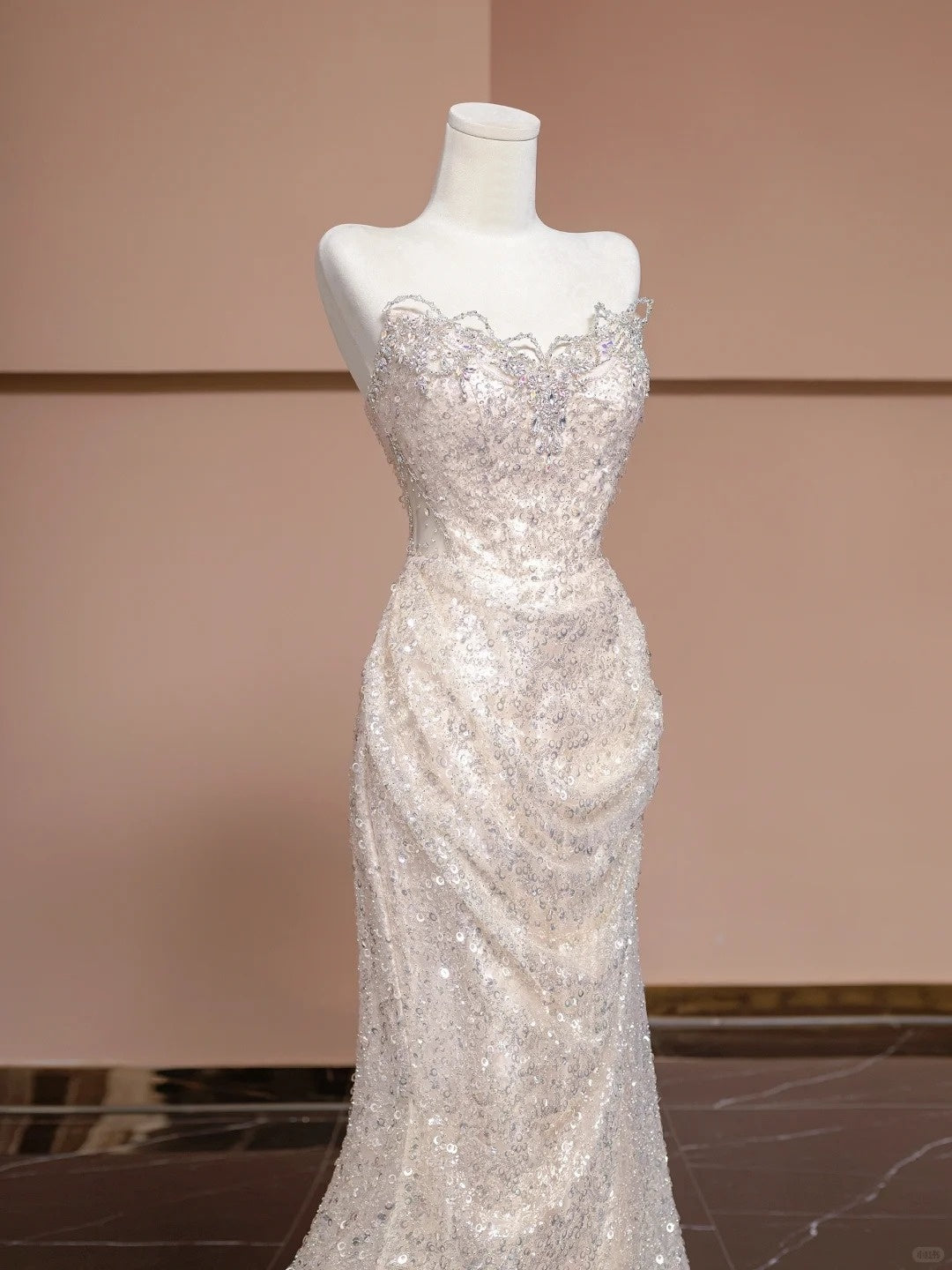 Luxurious Mermaid Beading Design Glittering Sequins Tulle Overlay Strapless Prom Dress AP2290