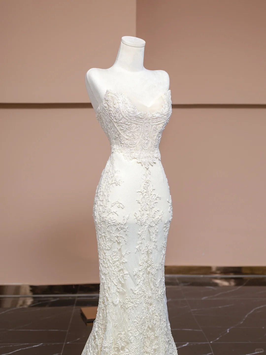 Graceful Strapless Mermaid Bridal Gowns Lace Tulle Wedding Dress AP2296