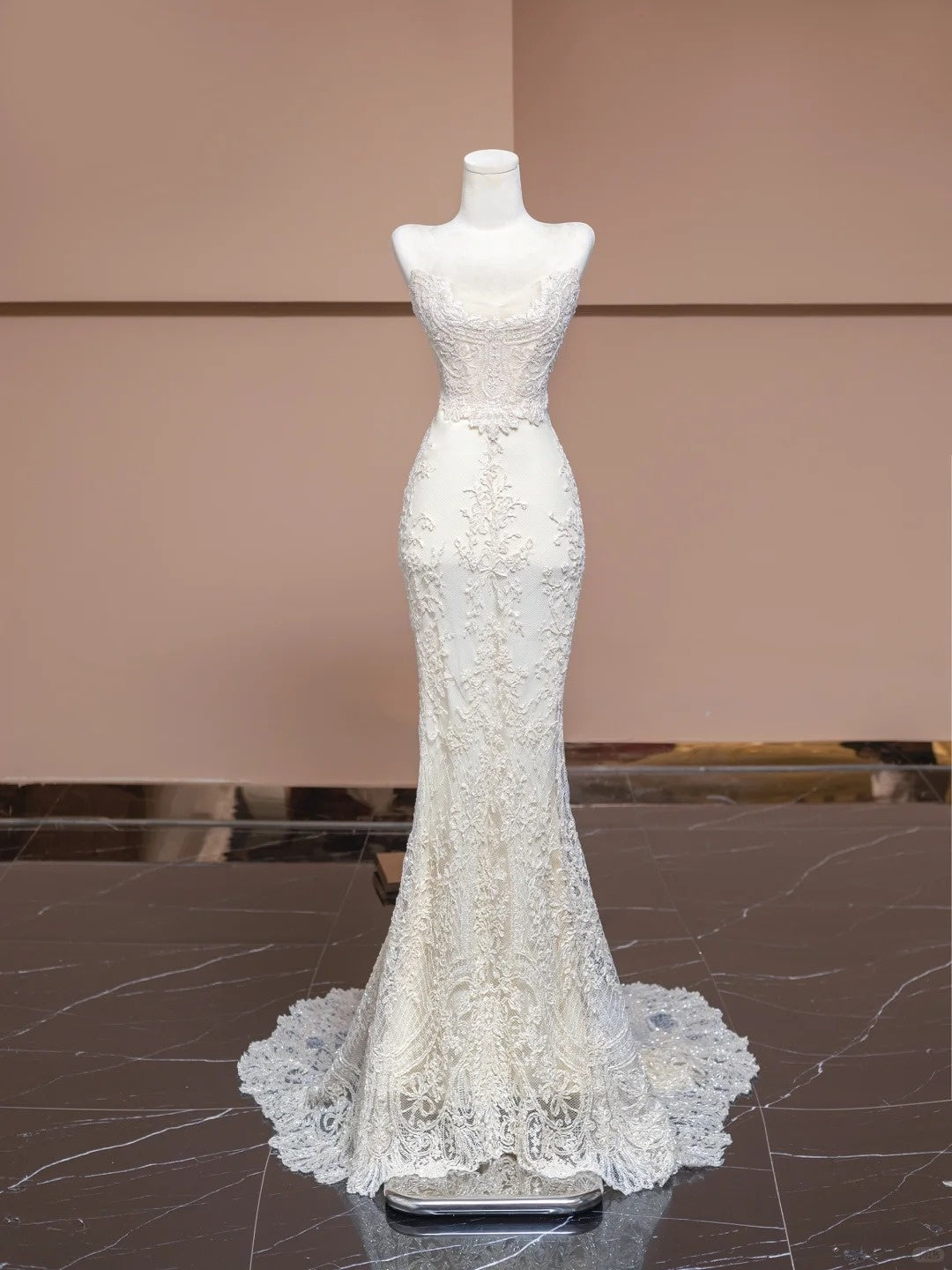 Graceful Strapless Mermaid Bridal Gowns Lace Tulle Wedding Dress AP2296