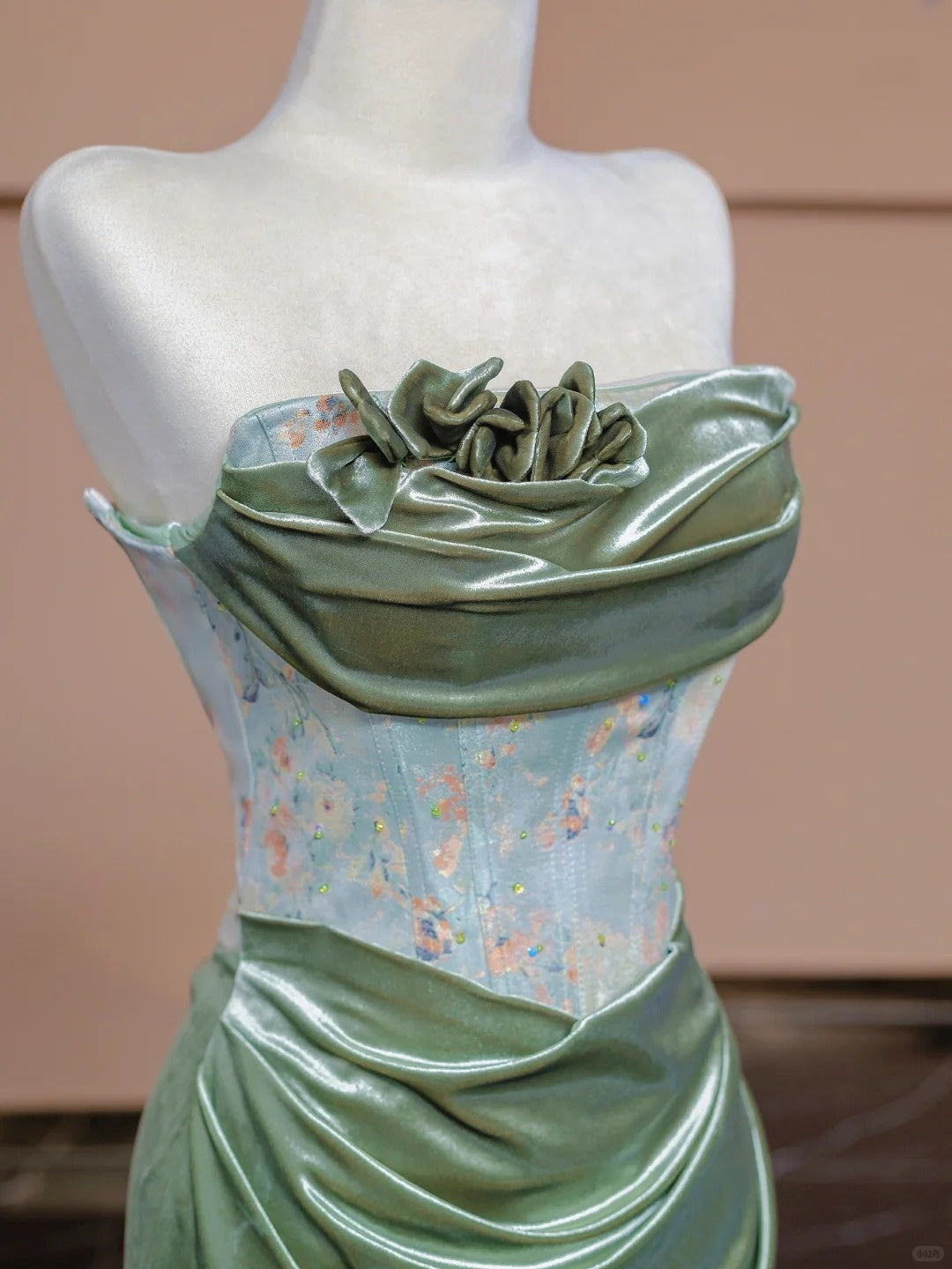 Vibrant Strapless Green Satin Evening Gowns Printed Pleated Mermaid Prom Dress AP2298