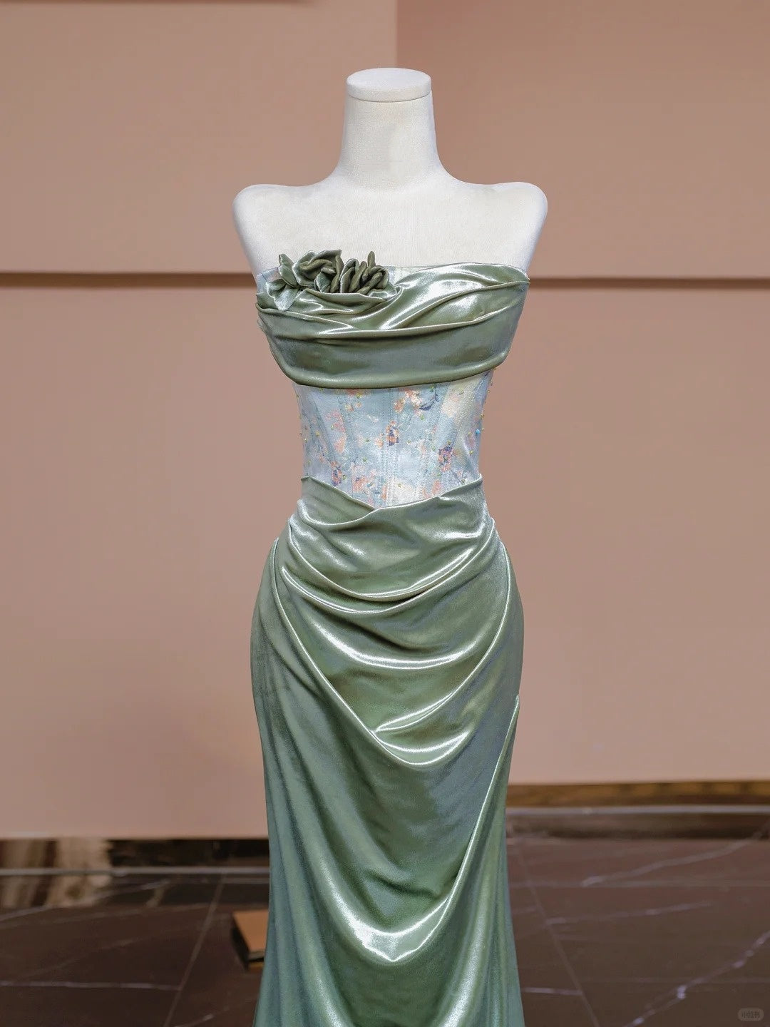 Vibrant Strapless Green Satin Evening Gowns Printed Pleated Mermaid Prom Dress AP2298