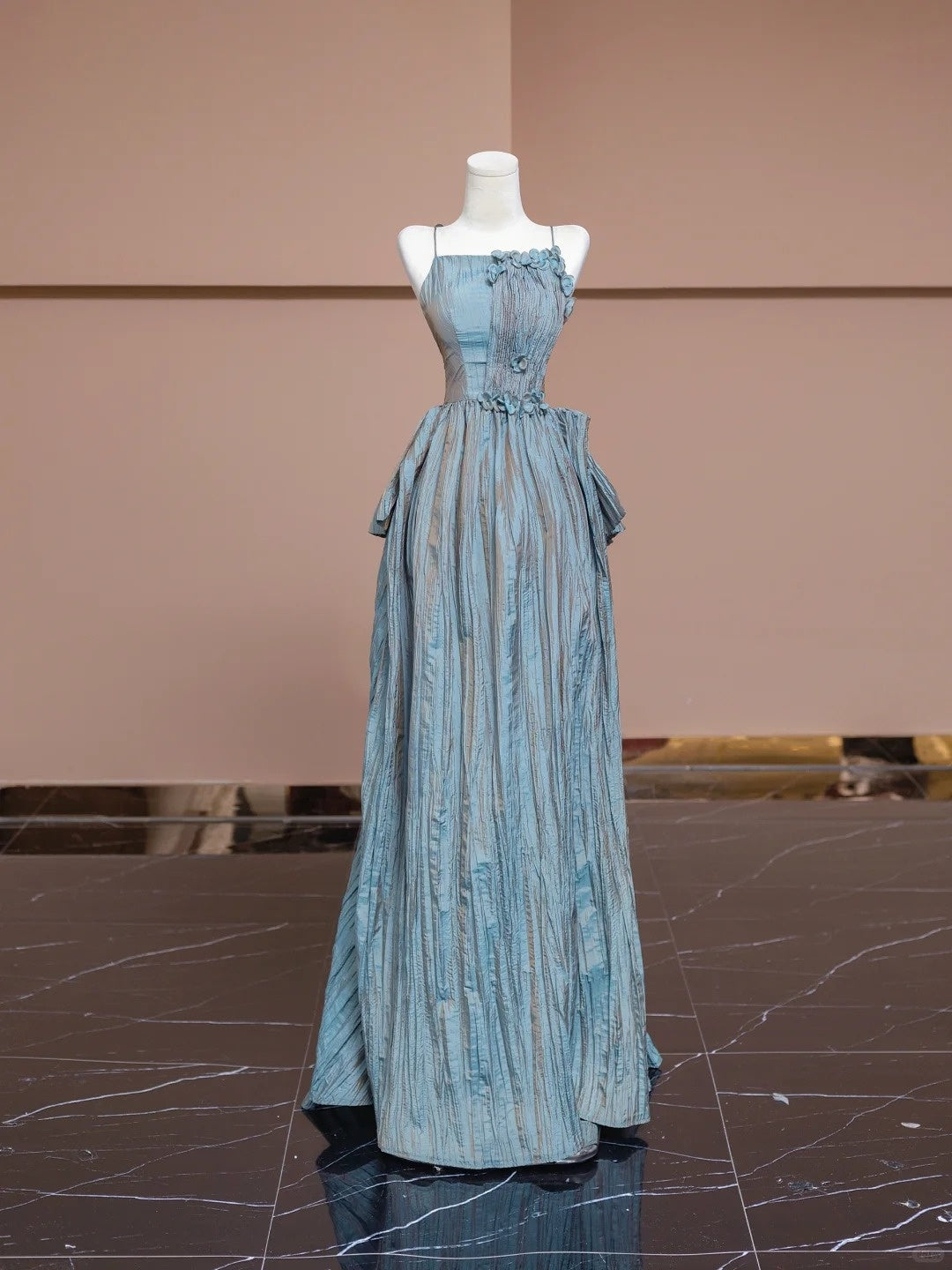 Charming A-Line Ruffle Evening Gowns Spaghetti Strap Crisscross Back Prom Dress AP2300