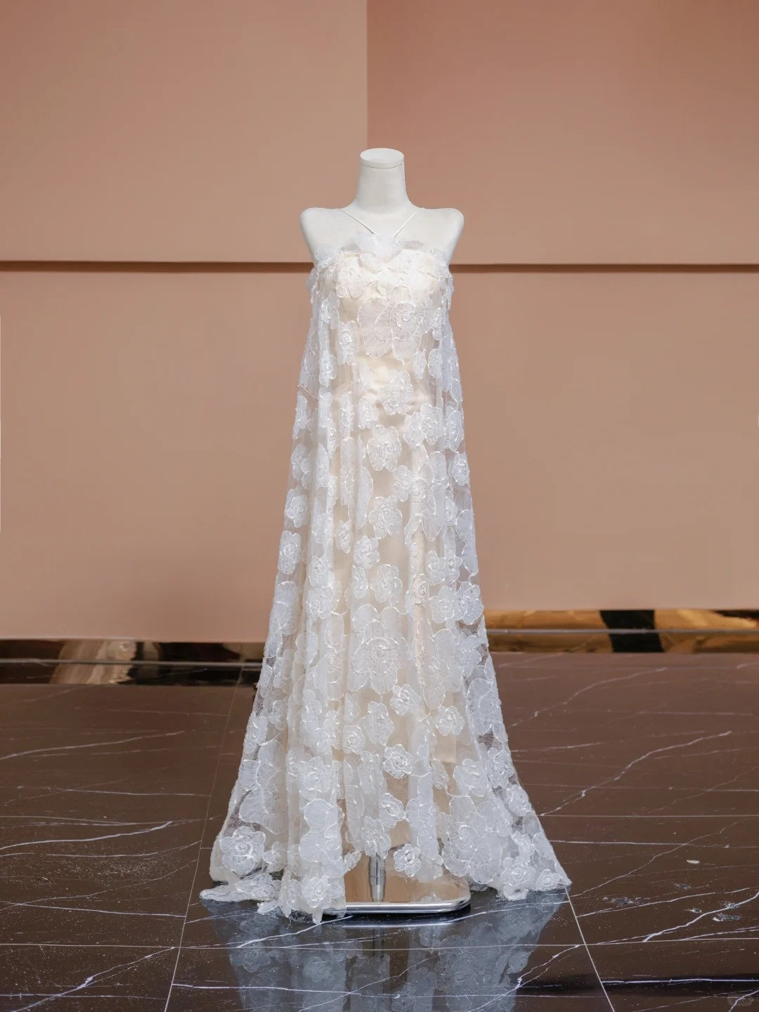 Fantastic A-Line Halter Neck Formal Dresses Lace Applique Prom Dress AP2306