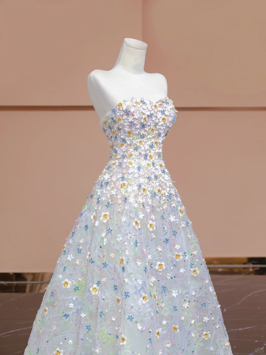 Dreamy Strapless A-Line Evening Gowns Applique Tulle Sequins Beading Prom Dress AP2309