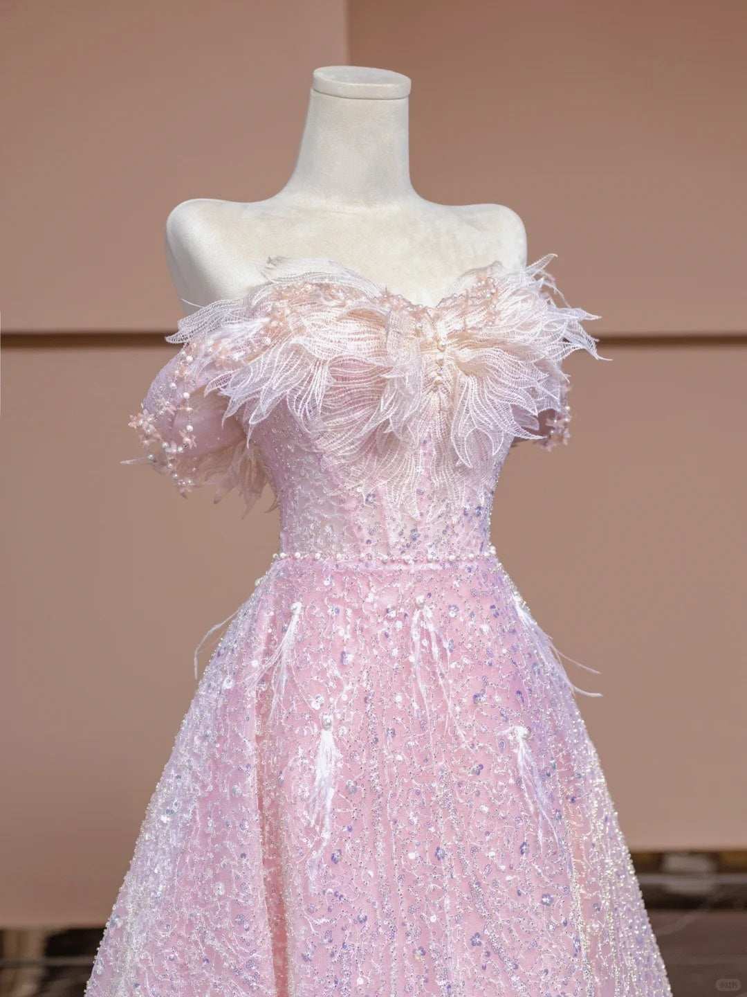 Exquisite A-Line Off-Shoulder Evening Gowns Beading Sequins Feather Pink Prom Dress AP2321