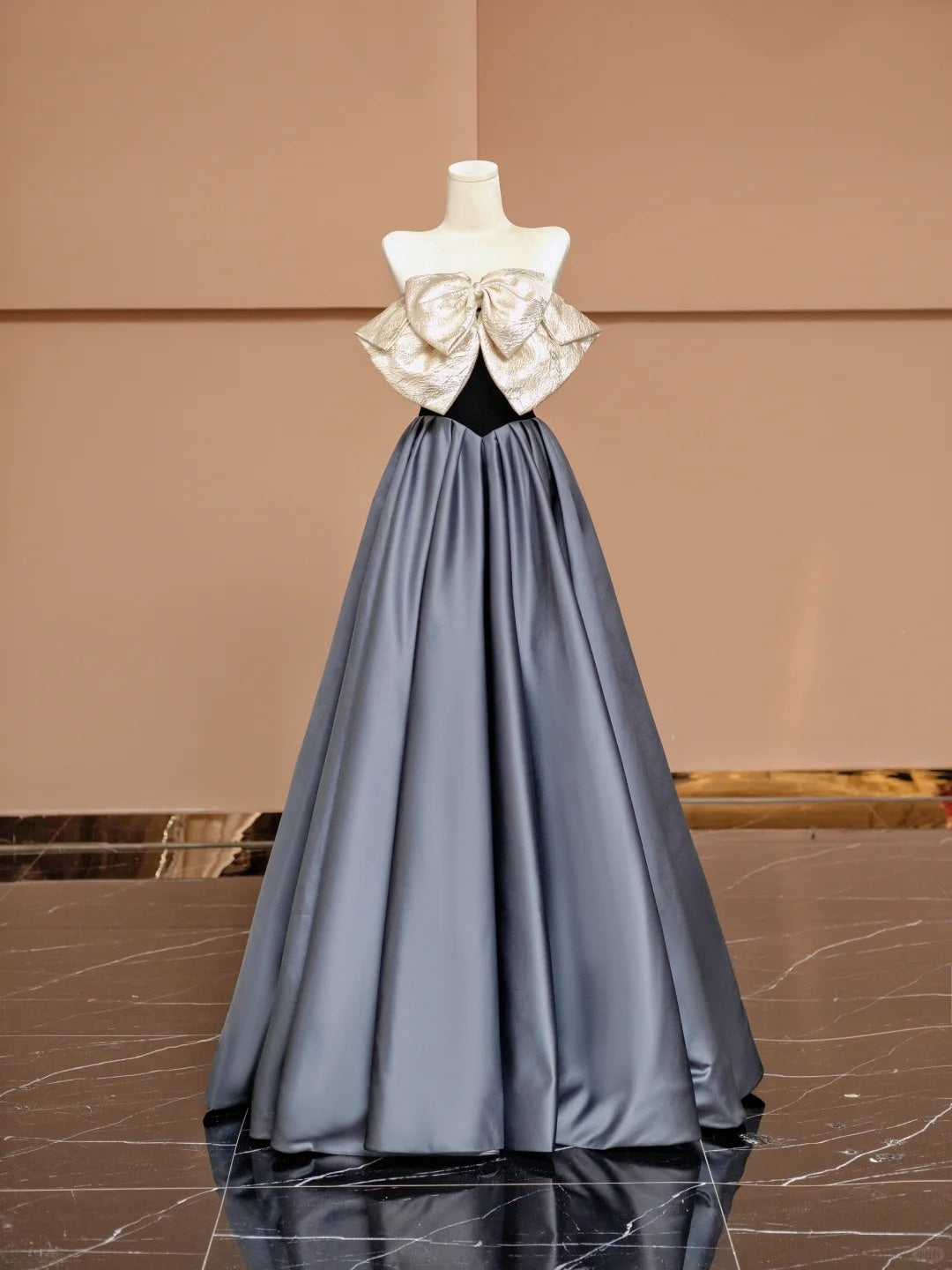 Graceful A-Line Strapless Evening Gowns Bow Satin Pleated Long Prom Dress AP2325