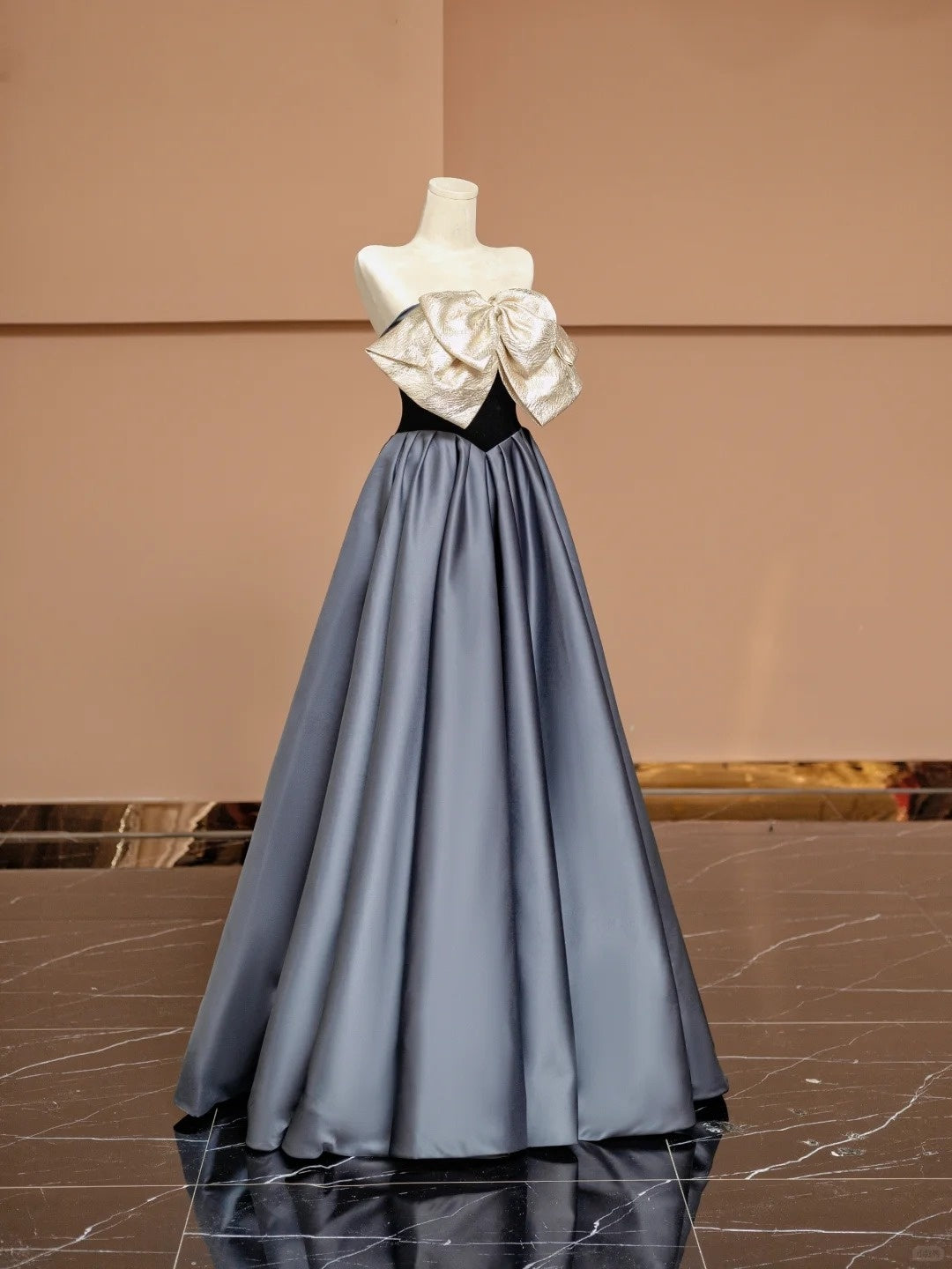 Graceful A-Line Strapless Evening Gowns Bow Satin Pleated Long Prom Dress AP2325