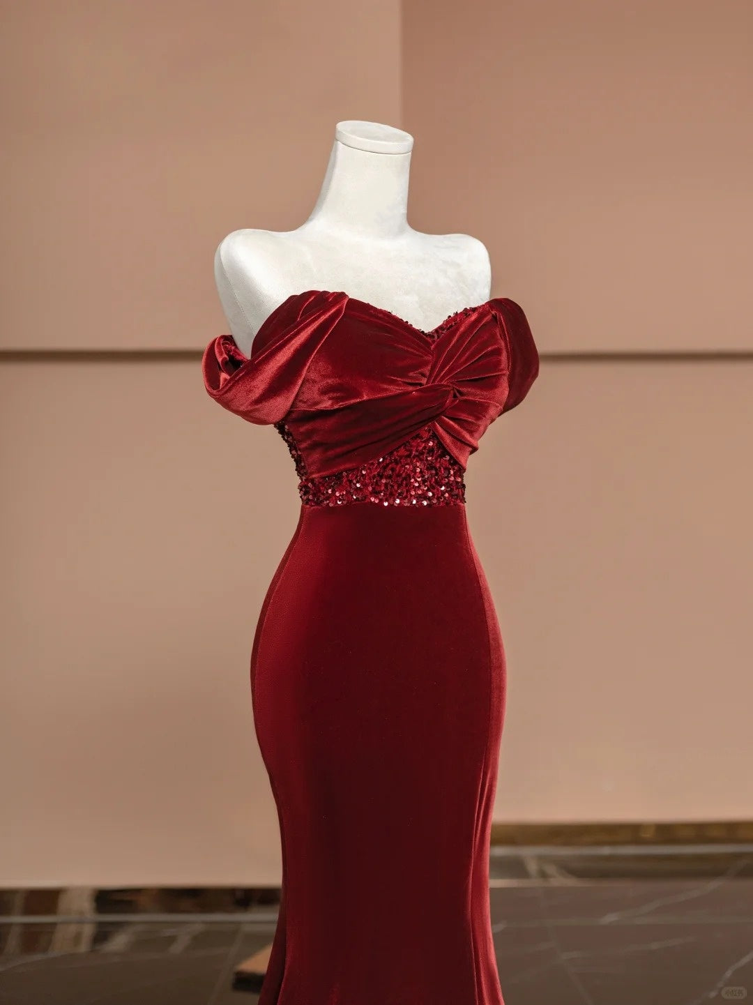 Red Off-Shoulder Formal Dress Elegant Velvet Mermaid Sequins Prom Dress AP2334