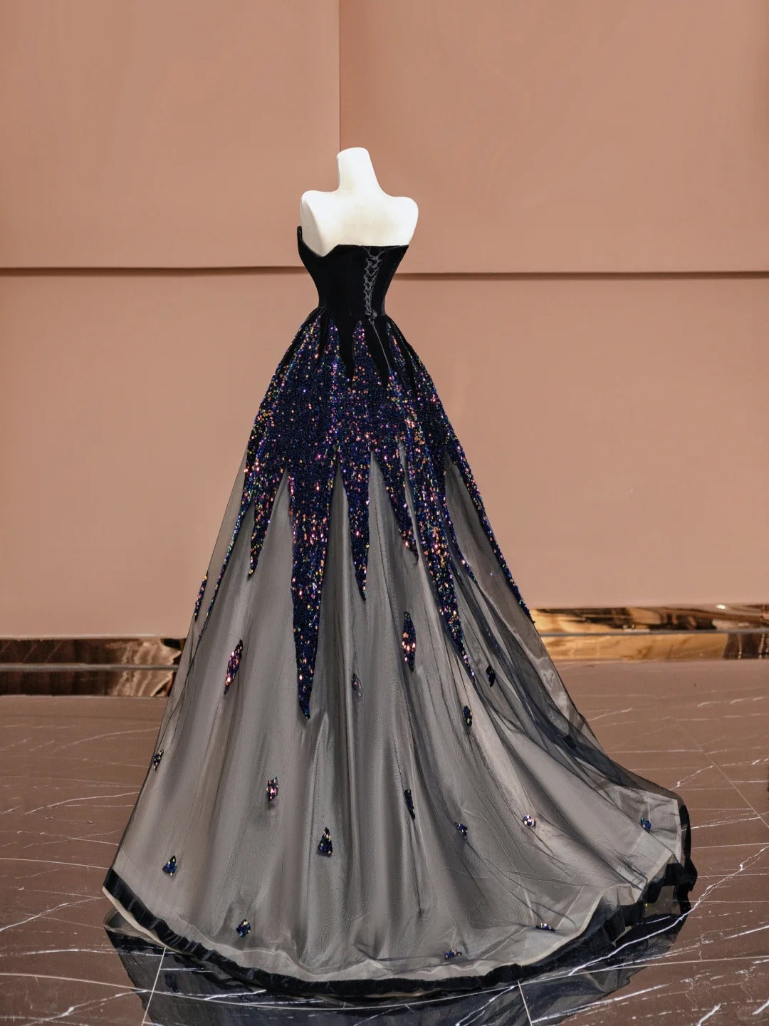 Luxury A-Line Strapless Velvet Evening Gowns Black Tulle Sequins Long Prom Dress AP2336