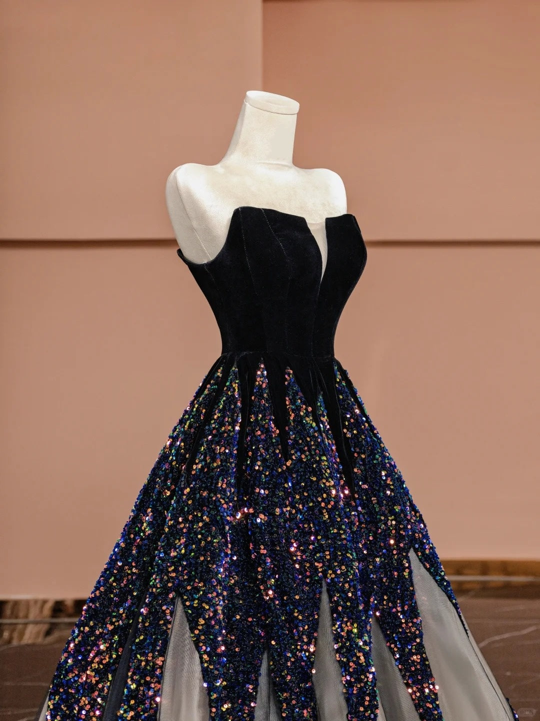 Luxury A-Line Strapless Velvet Evening Gowns Black Tulle Sequins Long Prom Dress AP2336