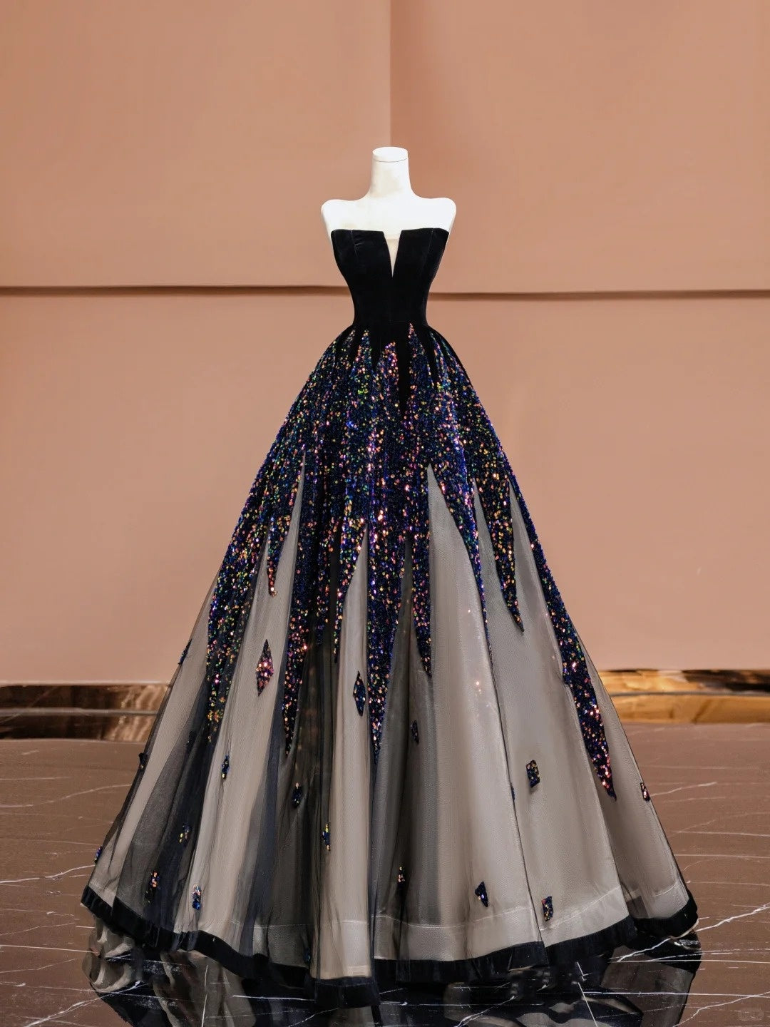 Luxury A-Line Strapless Velvet Evening Gowns Black Tulle Sequins Long Prom Dress AP2336