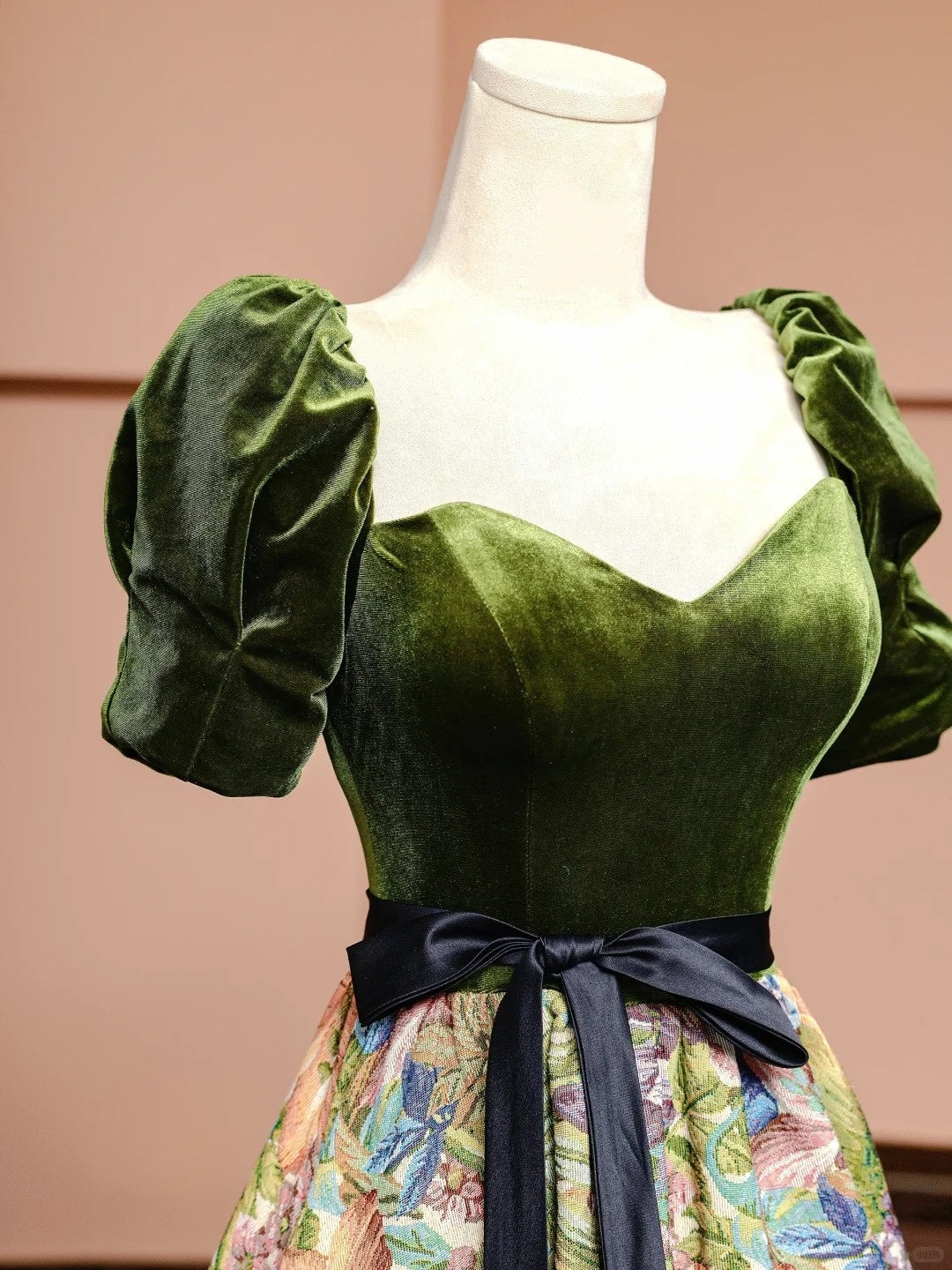 Graceful A-Line Sweetheart Neck Formal Dresses Applique Short Sleeve Prom Dress AP2337