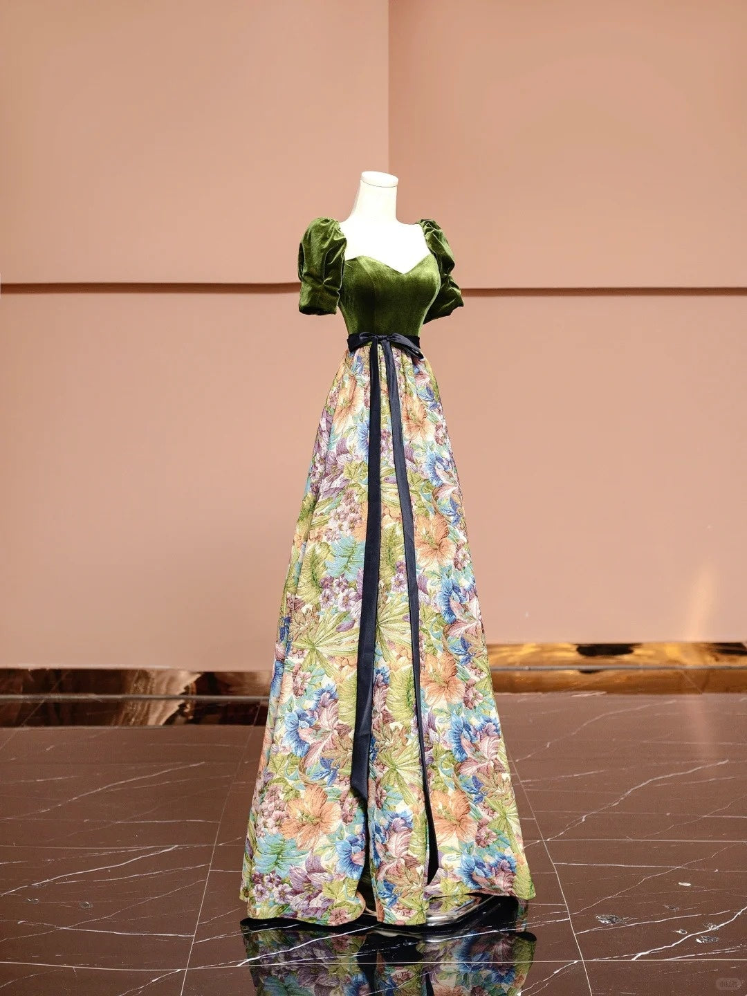 Graceful A-Line Sweetheart Neck Formal Dresses Applique Short Sleeve Prom Dress AP2337