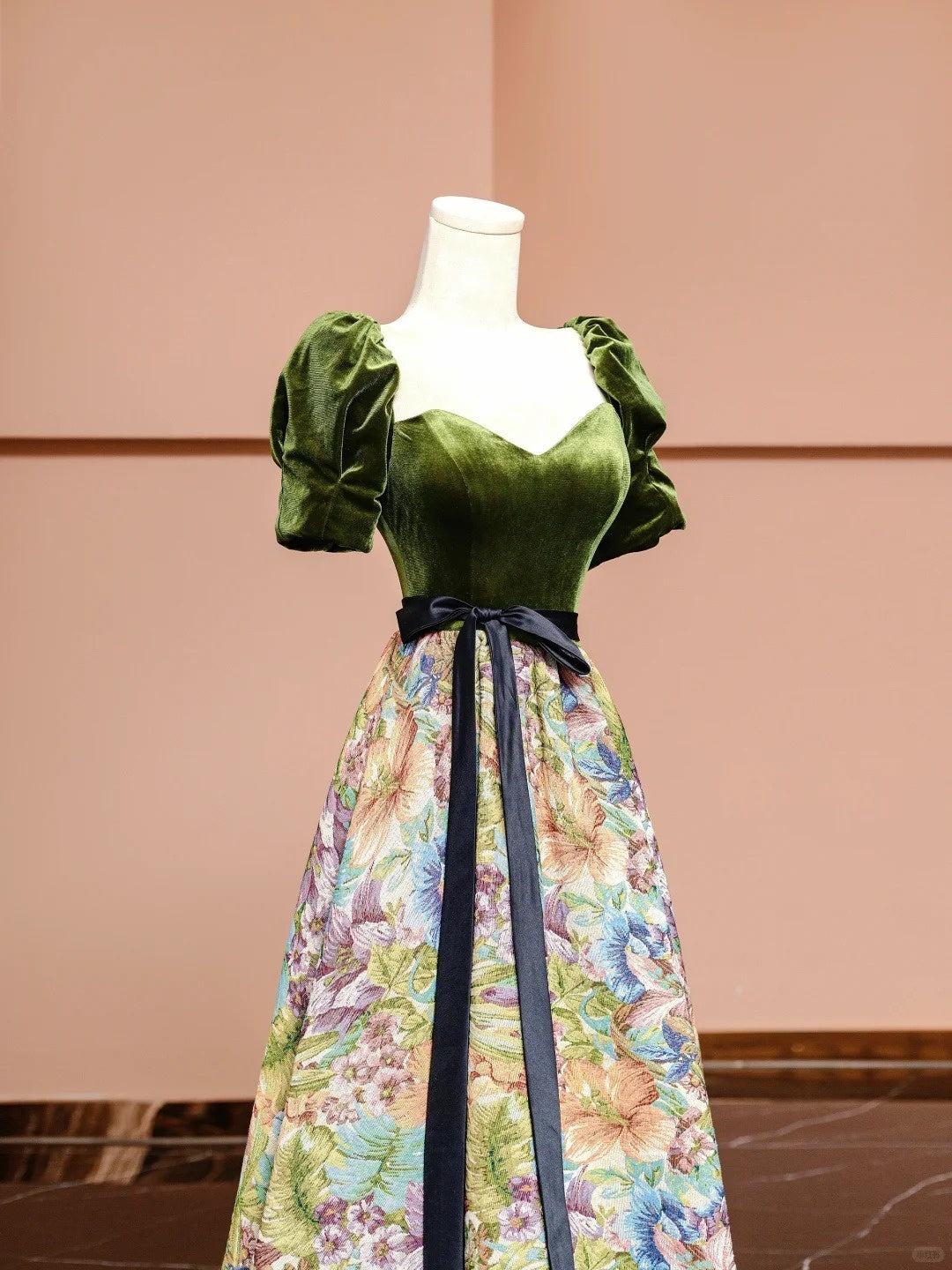 Graceful A-Line Sweetheart Neck Formal Dresses Applique Short Sleeve Prom Dress AP2337