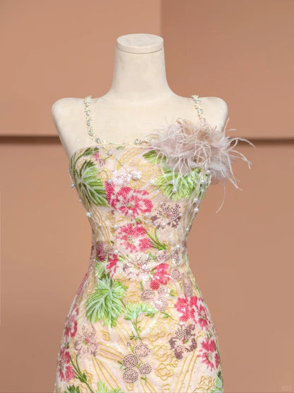 Romantic Spaghetti Strap A-Line Evening Gowns With Tulle Train Beading Sequins Applique Prom Dress AP2355