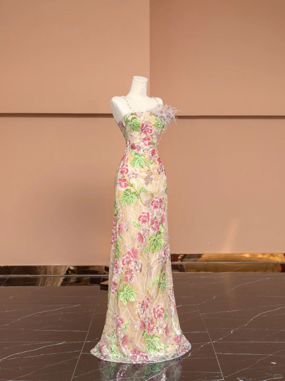 Romantic Spaghetti Strap A-Line Evening Gowns With Tulle Train Beading Sequins Applique Prom Dress AP2355