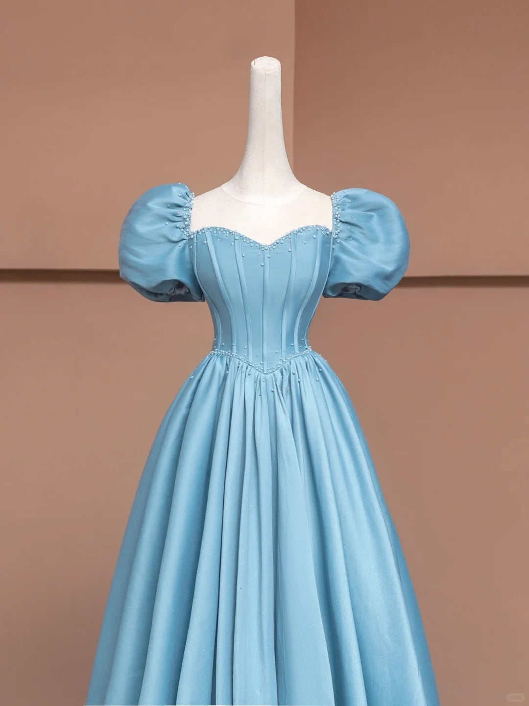 Glamorous Sweetheart Neck A-Line Formal Dresses Short Sleeve Pearl Crystal Blue Prom Dress AP2358