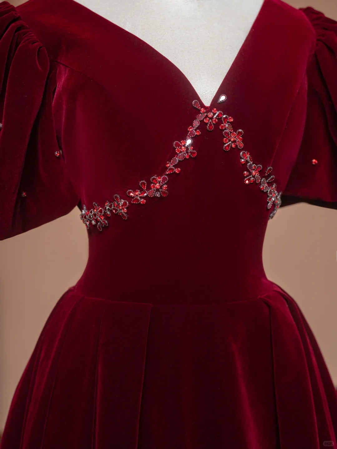 Fabulous Red A-Line V Neck Formal Dresses Beading Velvet Short Sleeve Prom Dress AP2360