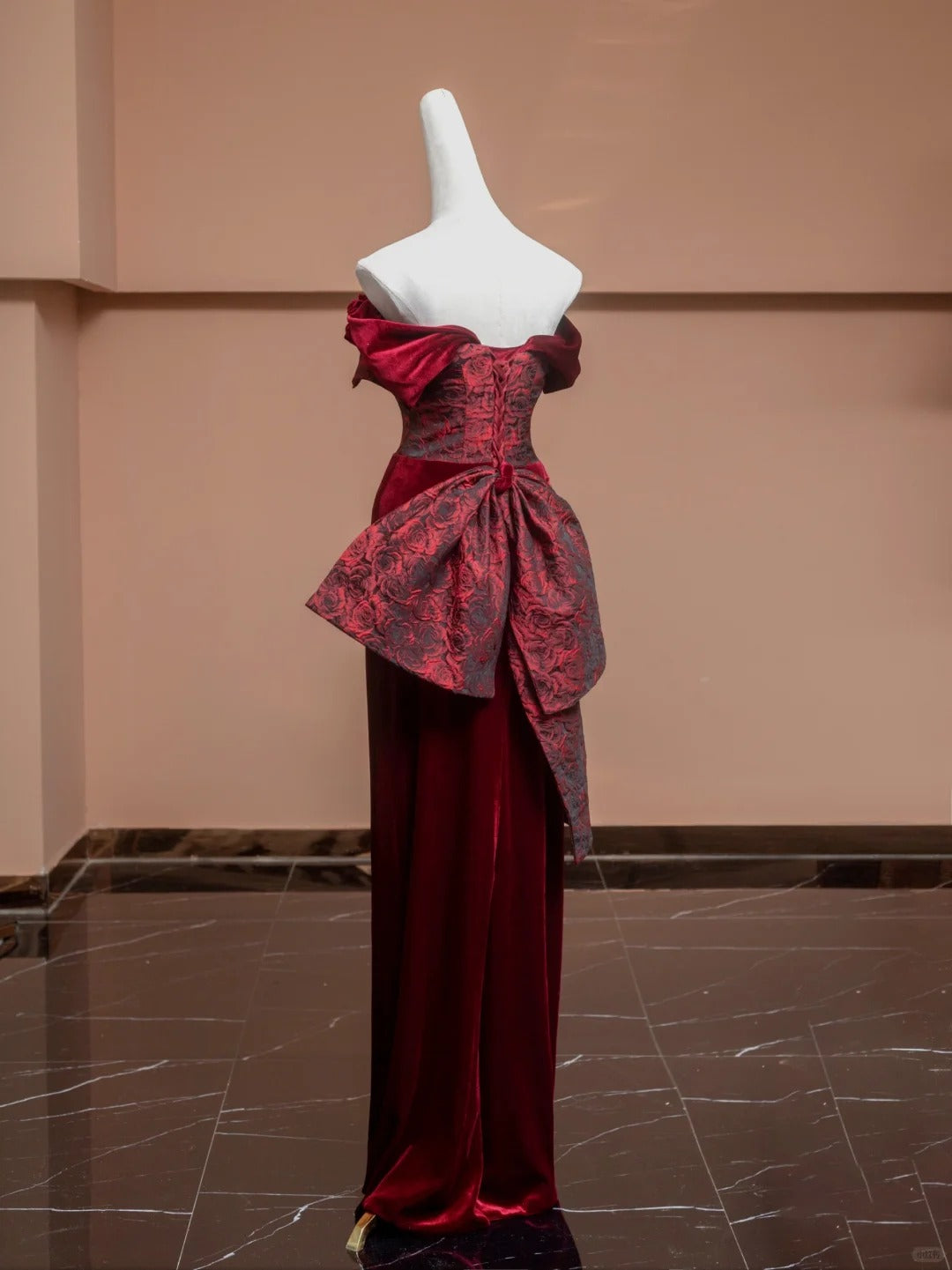 Elegant Strapless Sheath Evening Gowns Red Handmade Flowers Pleated Prom Dress AP2362