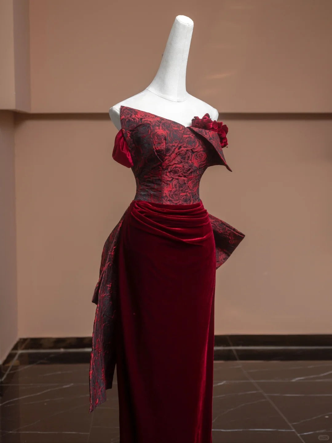 Elegant Strapless Sheath Evening Gowns Red Handmade Flowers Pleated Prom Dress AP2362