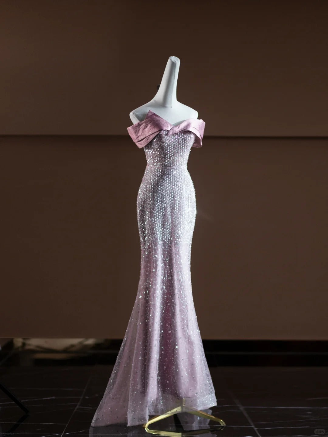 Luxurious Off-Shoulder Mermaid Evening Gowns Tulle Bow Sequins Prom Dress AP2374