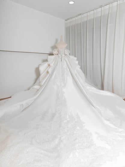 Luxurious Off-Shoulder A-Line Bridal Gowns Sequins Applique Beading Ruffled Wedding Dress AP2380