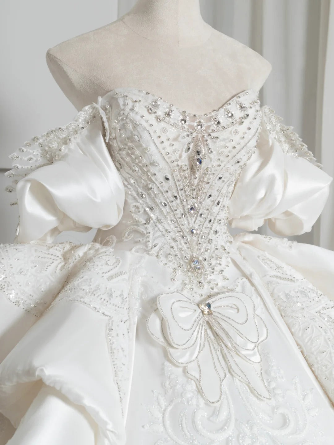 Luxurious Off-Shoulder A-Line Bridal Gowns Sequins Applique Beading Ruffled Wedding Dress AP2380