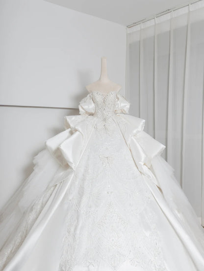 Luxurious Off-Shoulder A-Line Bridal Gowns Sequins Applique Beading Ruffled Wedding Dress AP2380