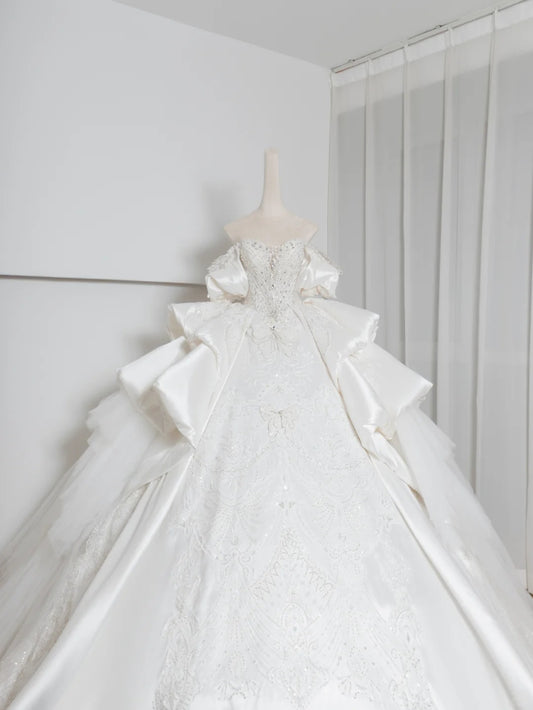 Luxurious Off-Shoulder A-Line Bridal Gowns Sequins Applique Beading Ruffled Wedding Dress AP2380