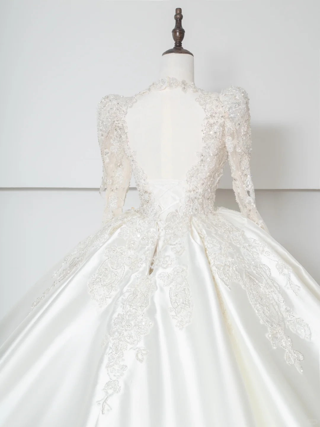 Artistic V-Neck A-Line Bridal Gowns Long Sleeve Beading Sequins Backless Wedding Dress AP2381